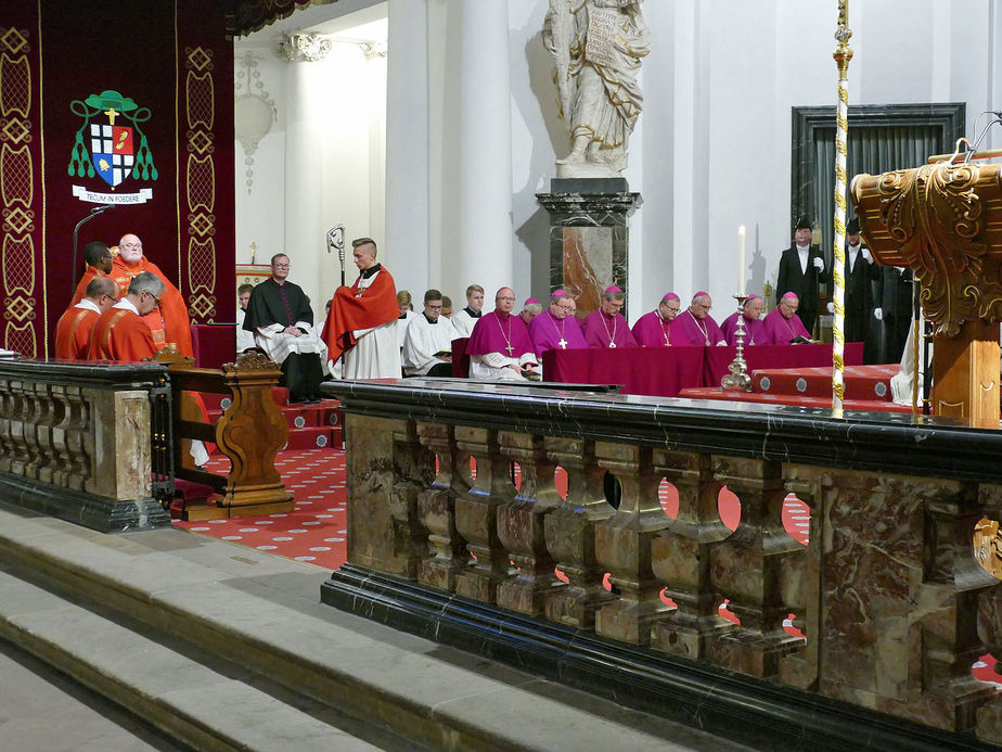 Abschlussvesper der Bischofskonferenz mit Austeilung des Bonifatiussegens (Foto: Karl-Franz Thiede)